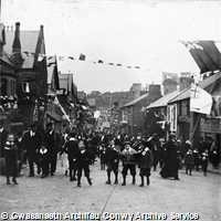 Dathlu coroni Brenin Edward VII, Castle Street, Conwy / Coronation of King Edward VII Celebrations, Castle Street, Conway
